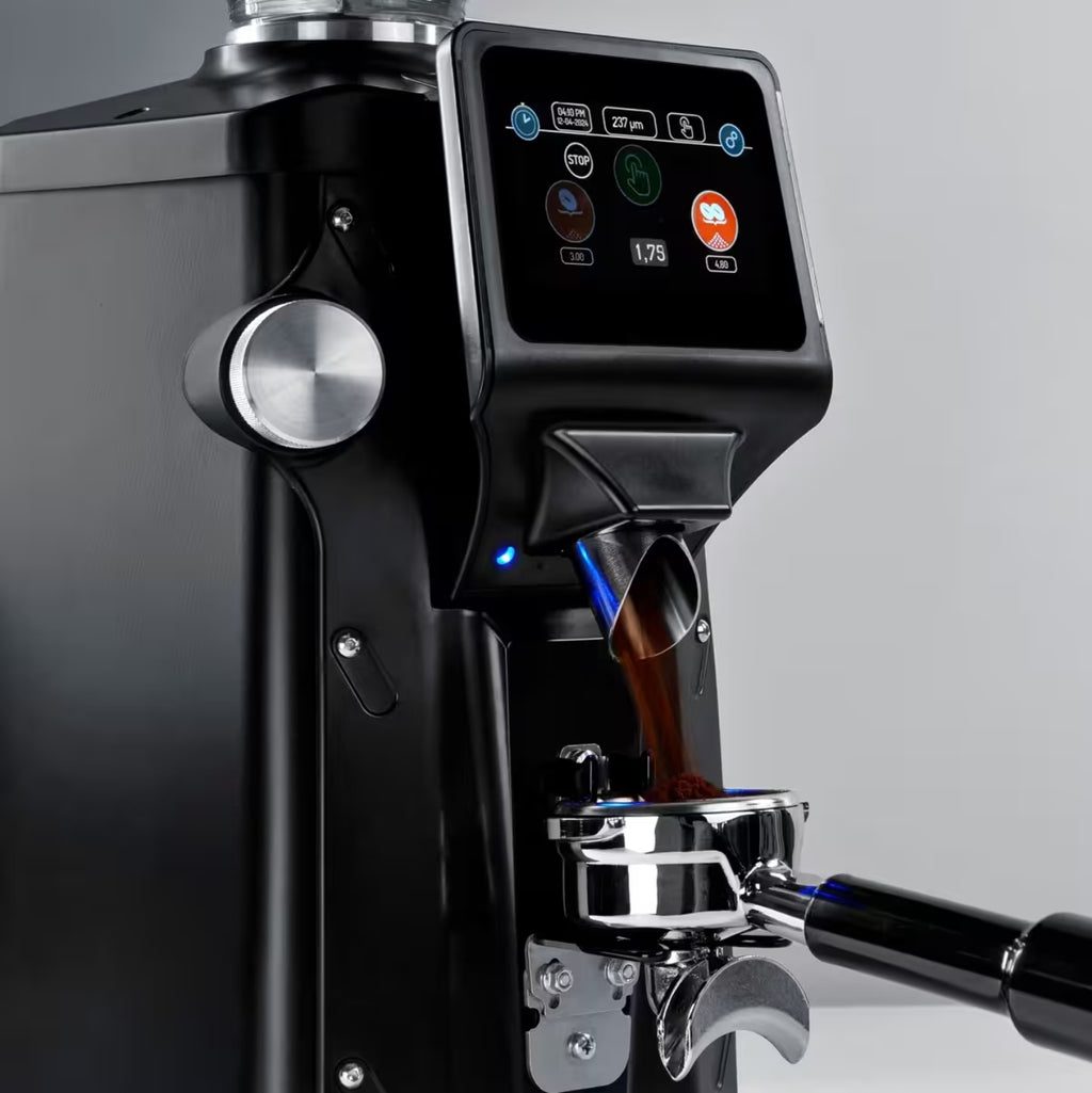 Molinillo de café PROFESIONAL ESPRESSO - Tolva 1,2kg - muelas planas Ø 65mm - detección automática del portafiltro con 2 salidas - Con dosificación automática - Negro
Código de producto, SKU KMSQ65