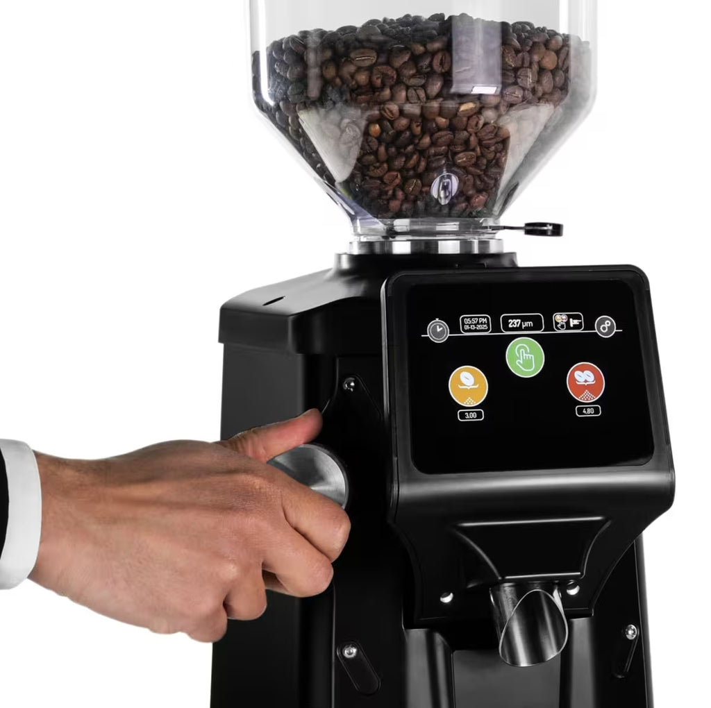 Molinillo de café PROFESIONAL ESPRESSO - Tolva 1,2kg - muelas planas Ø 65mm - detección automática del portafiltro con 2 salidas - Con dosificación automática - Negro
Código de producto, SKU KMSQ65