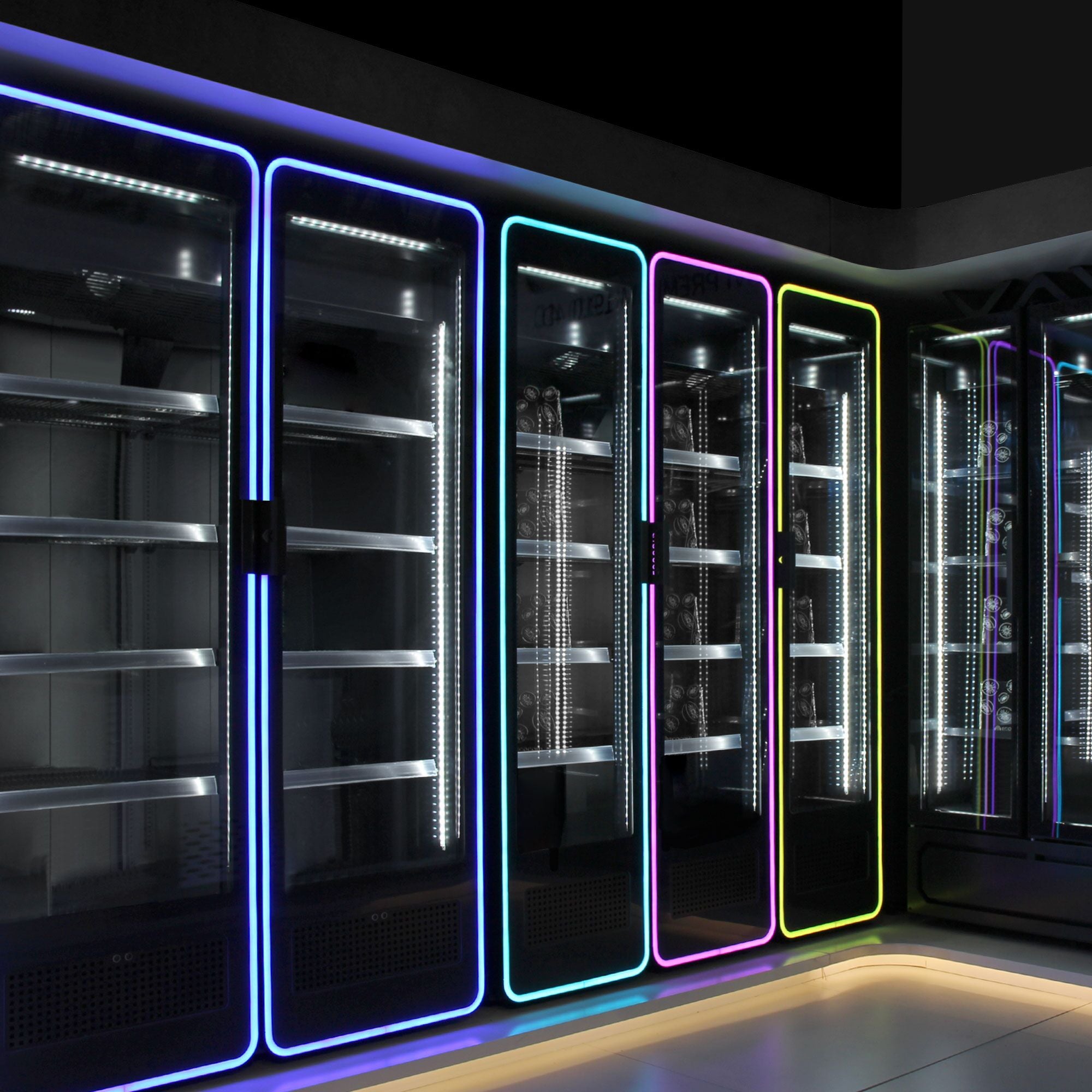 Nevera expositora de bebidas - 670mm - 550 litros - 1 puerta de cristal - con iluminación LED - display digital de temperatura
Código de producto, SKU GKE550LED