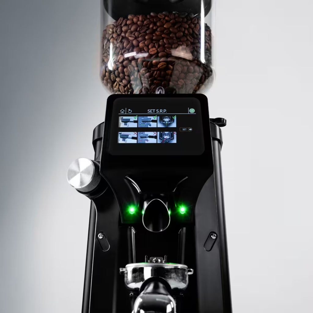 Molinillo de café PROFESIONAL ESPRESSO - Tolva 1,2kg - muelas planas Ø 65mm - detección automática del portafiltro con 2 salidas - Con dosificación automática - Negro
Código de producto, SKU KMSQ65